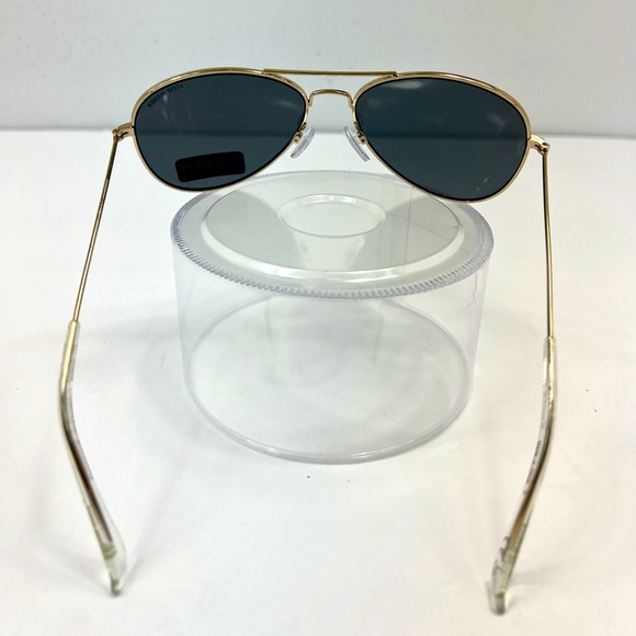 STEVE MADDEN GREY AVIATION WITH GREY TINTED LENSES, HOLD METAL FRAME - Picture 3 of 12